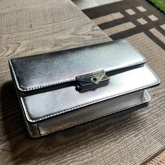 MICHAEL KORS SHINY SILVER CECE CLUTCH CHAIN INCLUDED!!!!! - Picture 12 of 17